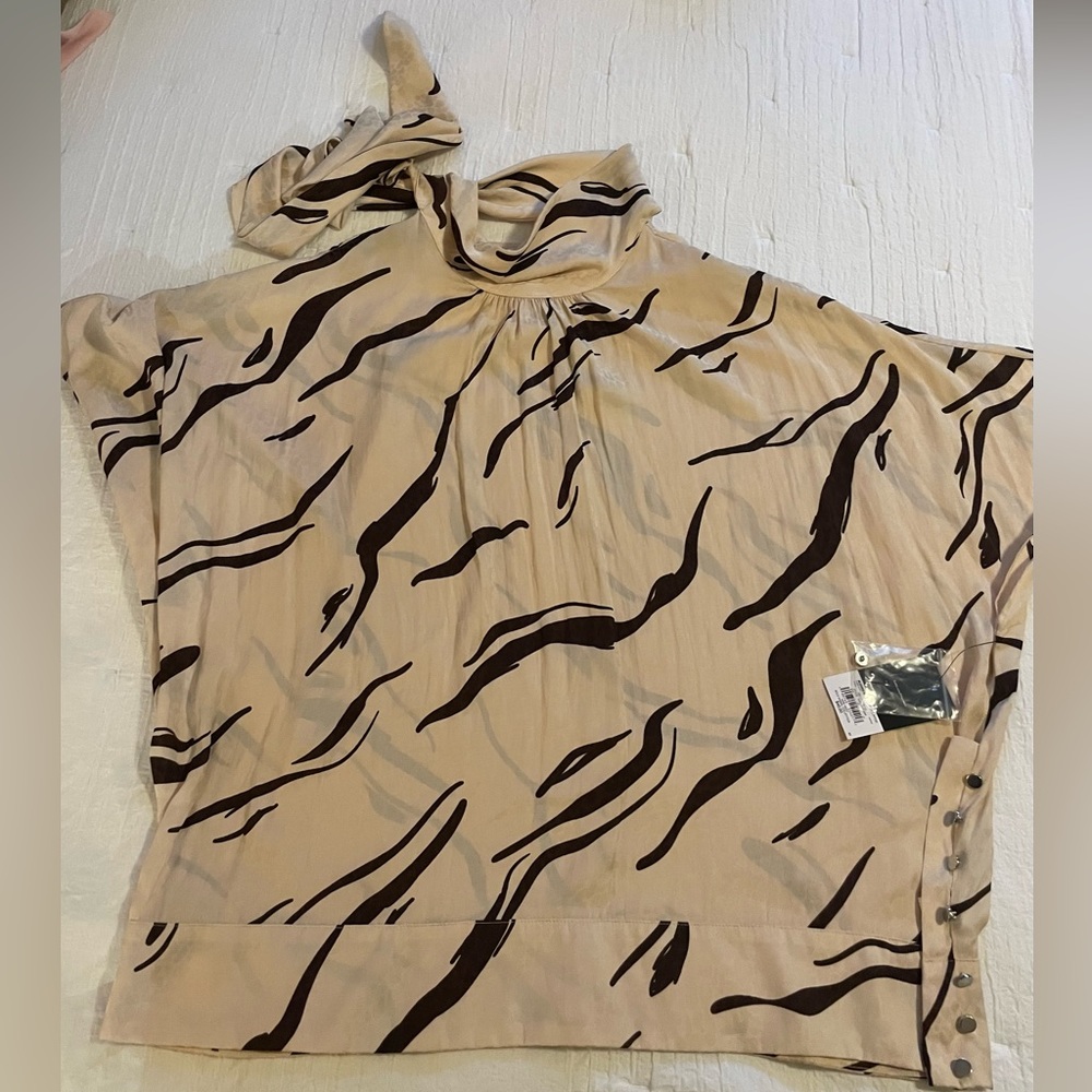 Nine West Animal Print Blouse with Tie Neck Button detail on side Never Worn XL